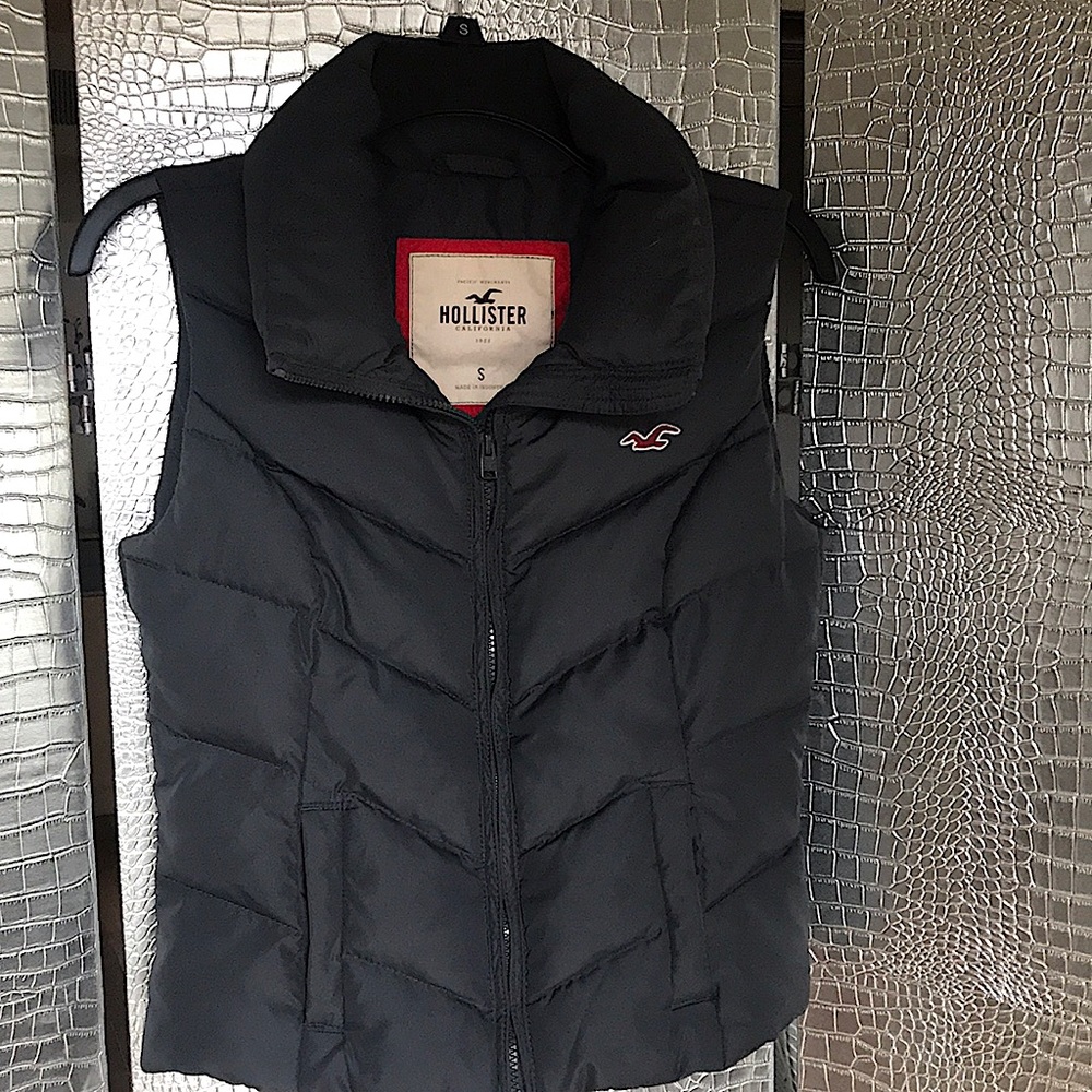 Hollister puffy down vest